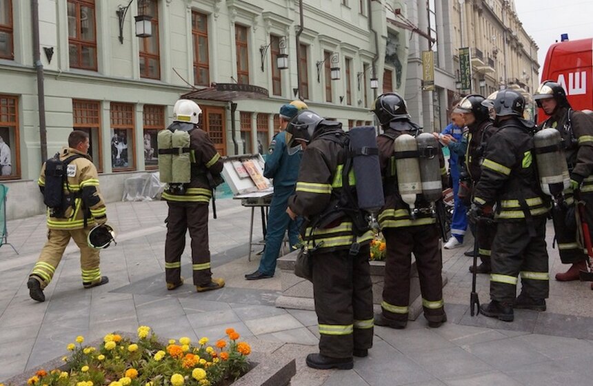 Пожарные ликвидировали пожар в здании МХТ имени Чехова 2 фото
