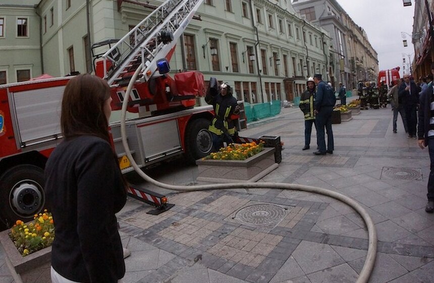 Пожарные ликвидировали пожар в здании МХТ имени Чехова 1 фото