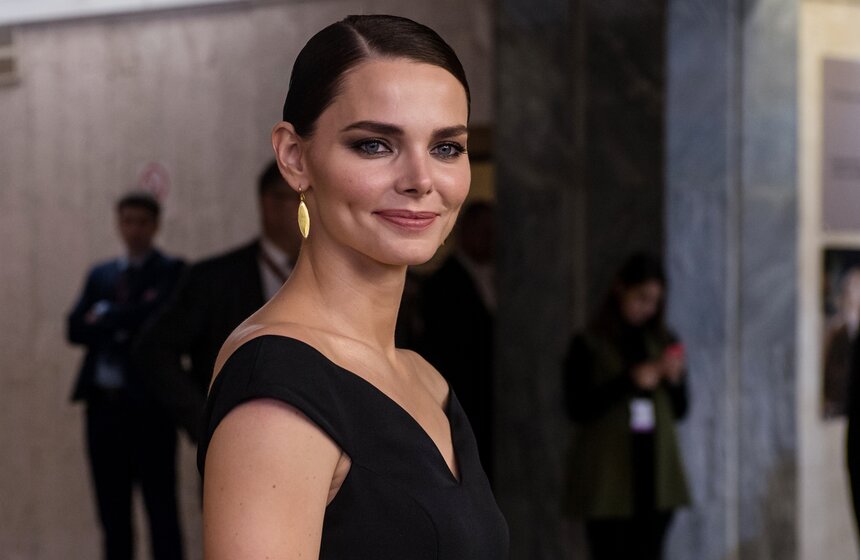 Актриса Елизавета Боярская перед началом церемонии