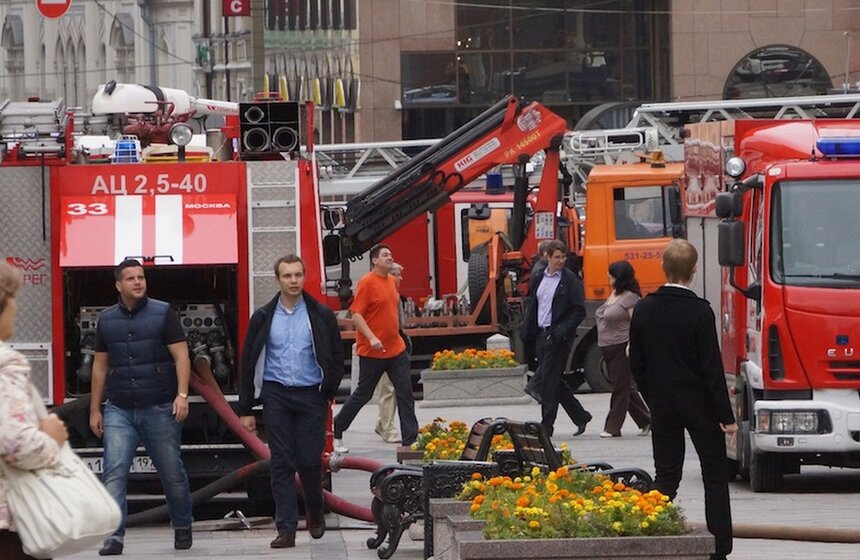 Пожарные ликвидировали пожар в здании МХТ имени Чехова 4 фото