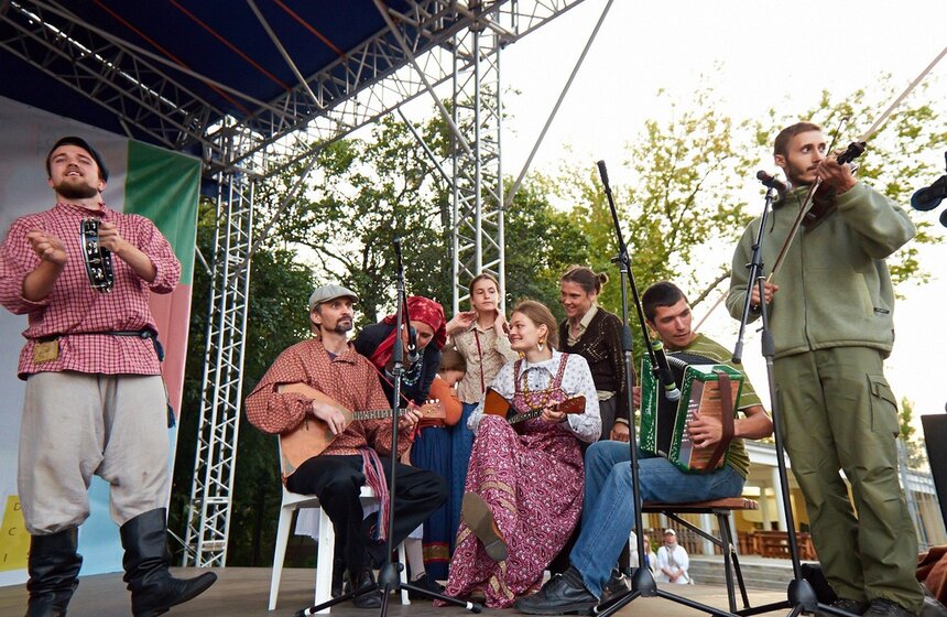 В Измайловском парке выступили танцоры из 30 стран мира 19 фото