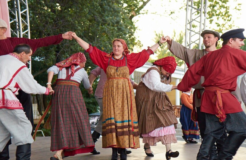 В Измайловском парке выступили танцоры из 30 стран мира 18 фото