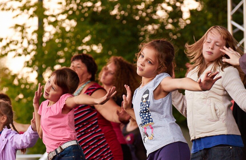 В Измайловском парке выступили танцоры из 30 стран мира 8 фото