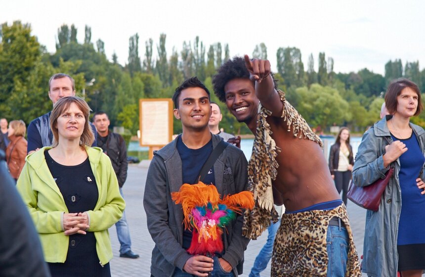 В Измайловском парке выступили танцоры из 30 стран мира 6 фото