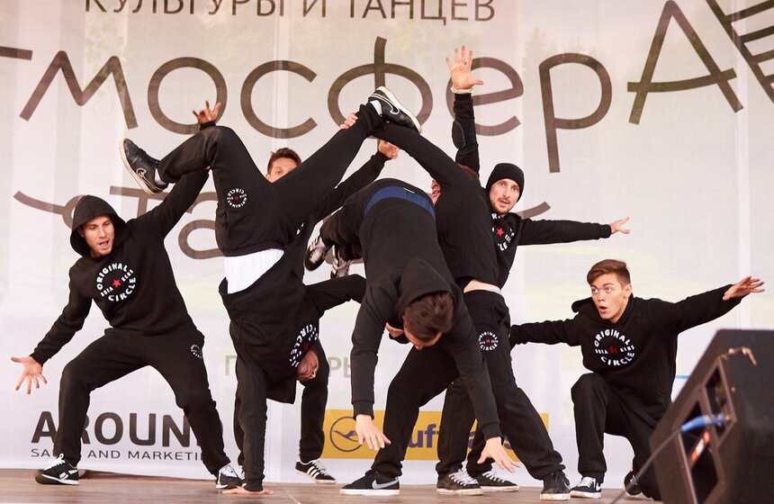 В Измайловском парке выступили танцоры из 30 стран мира 5 фото