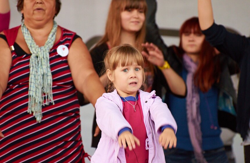 В Измайловском парке выступили танцоры из 30 стран мира 7 фото