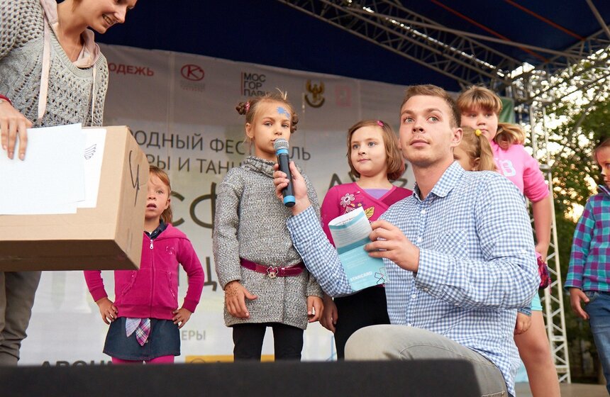 В Измайловском парке выступили танцоры из 30 стран мира 9 фото