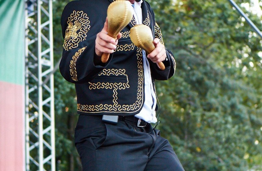 В Измайловском парке выступили танцоры из 30 стран мира 13 фото