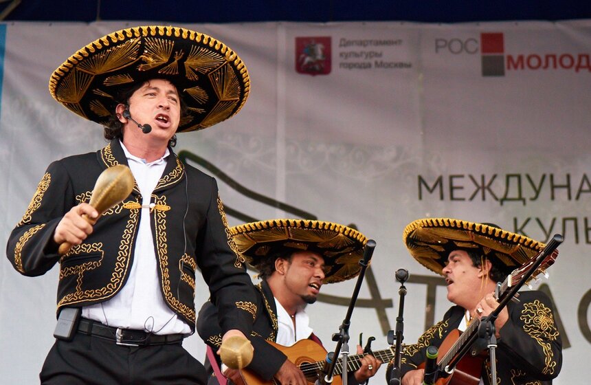 В Измайловском парке выступили танцоры из 30 стран мира 12 фото