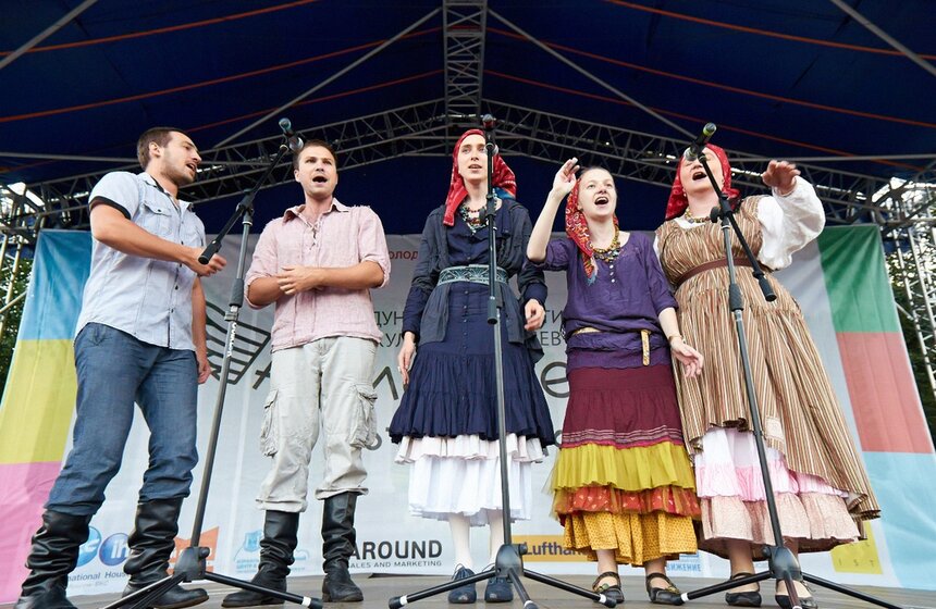 В Измайловском парке выступили танцоры из 30 стран мира 14 фото