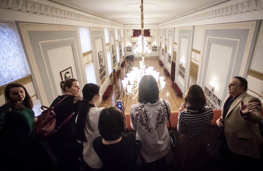 Театр Вахтангова – это театр, в котором сложилось все: архитектура здания, главный режиссер, великолепный актерский состав и, конечно, репертуар, хранящий традиции