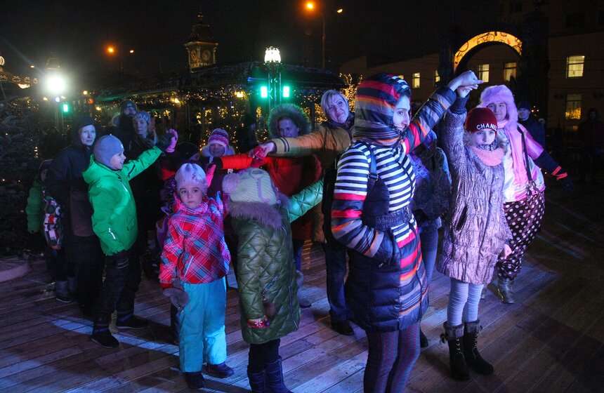 На центральных площадках организуют более четырех тысяч мастер-классов, 1,3 тысячи интерактивных программ, 450 кулинарных мастер-классов по приготовлению рождественских блюд разных стран.