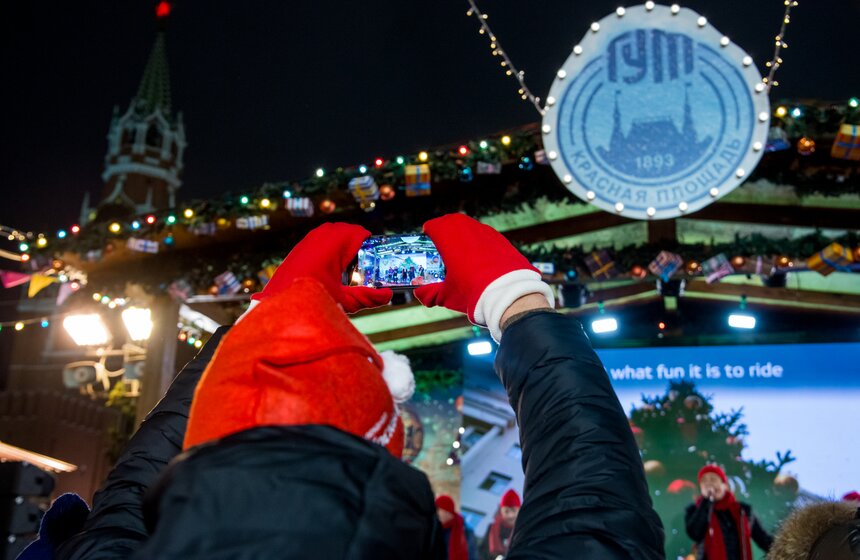 ГУМ-каток превратился в концертную площадку