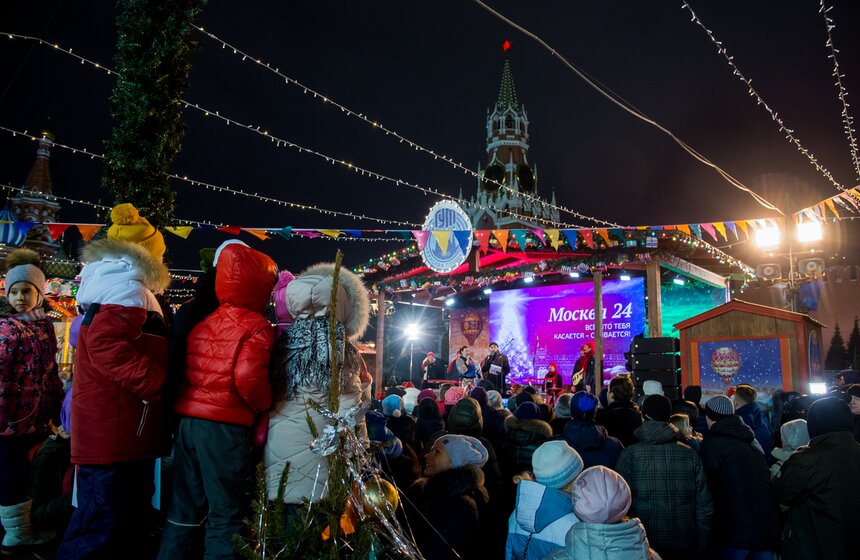 Москвичей поздравили с наступающим Новым годом