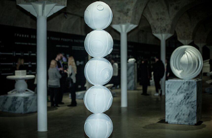 Все скульптуры художник создал специально для участия в юбилейном проекте ЦСИ Винзавод