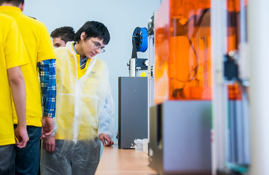 Все лаборатории оснащены самым современным оборудованием, изготовленным на отечественных предприятиях.