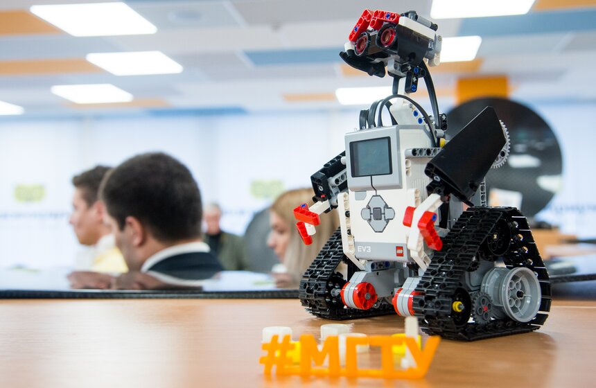 Скоро воспитанники детского технополиса "Инжинириум" смогут делать подобных роботов, но уже в натуральную величину