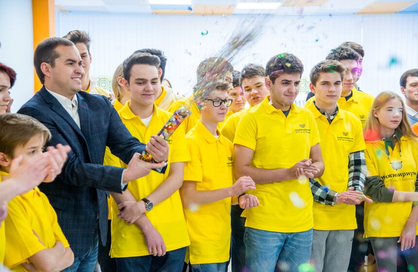 Все ребята, пришедшие на открытие детского технопарка, были рады поприсутствовать на таком важном и торжественном событии.