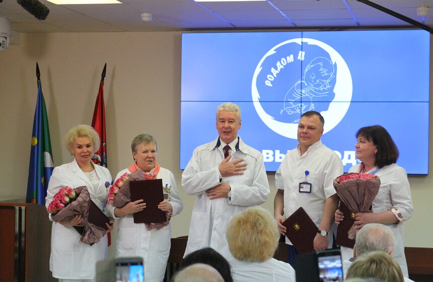 Лучшие работники получили благодарности от главы города