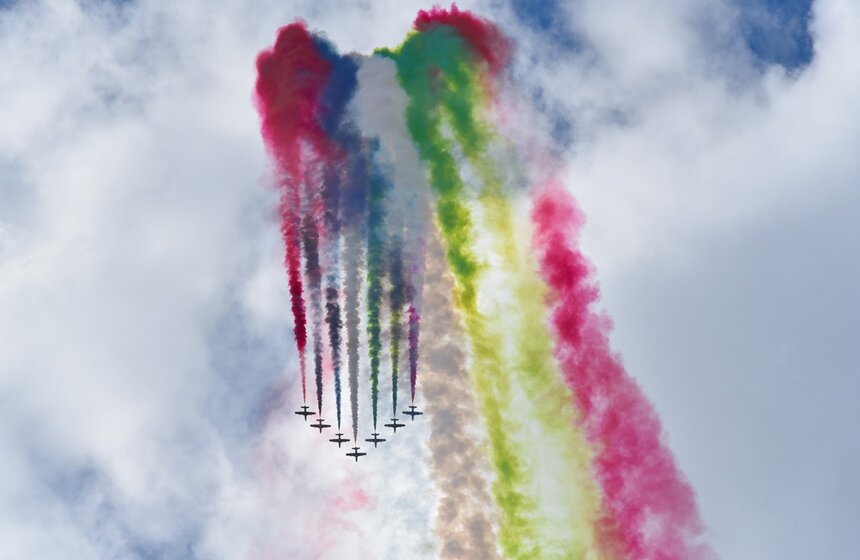 Авиасалон МАКС-2017 прошел в подмосковном Жуковском. Самым зрелищным событием на МАКС остаются выступления пилотажных групп.<br /><br />https://www.m24.ru/galleries/sorevnovaniya/08012017/6643