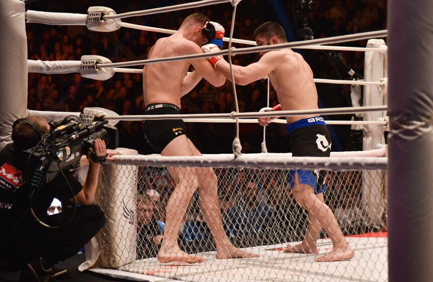 В СК "Олимпийский" прошел международный турнир по смешанным единоборствам M-1 Challenge 75.<br /><br />https://www.m24.ru/galleries/sorevnovaniya/08012017/6123?utm_source=CopyBuf