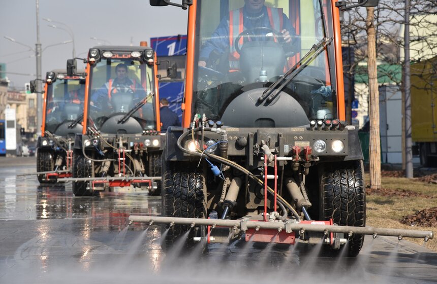 Неожиданно теплый март не только позволил москвичам радостно попрощаться с зимой, снегопадами и громоздкой верхней одеждой, но и открыл новую страницу в рабочем календаре столичных коммунальных служб.<br /><br />https://www.m24.ru/galleries/sorevnovaniya/08012017/6153