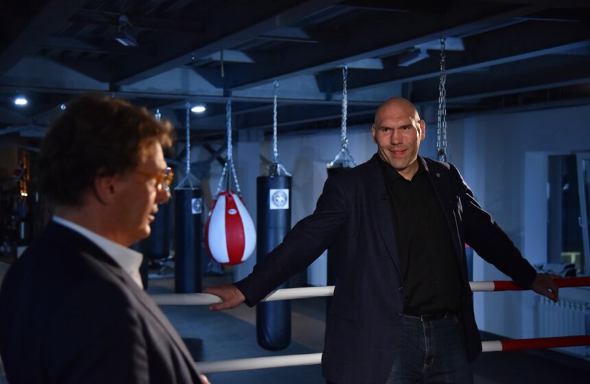 Героем нового выпуска программы "Важная персона" стал первый заместитель председателя комитета Госдумы по экологии и охране окружающей среды Николай Валуев.<br /><br />https://www.m24.ru/galleries/sorevnovaniya/08012017/6509