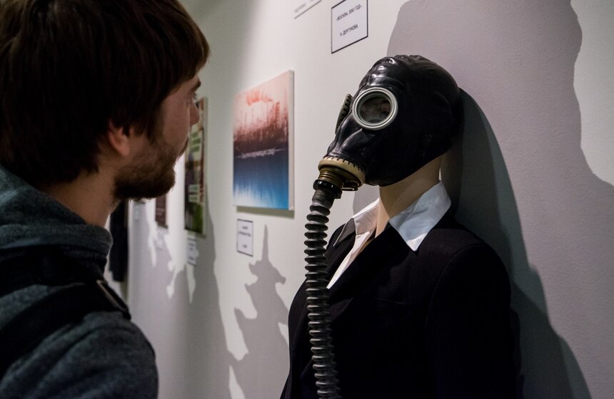 Выставка социальной рекламы "За безопасный город" прошла на ВДНХ. Экспозицию разместили в павильоне под монументом "Рабочий и колхозница".<br /><br />https://www.m24.ru/galleries/sorevnovaniya/08012017/6261?utm_source=CopyBuf