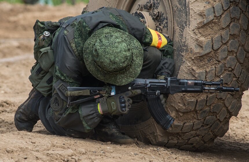 Десятая Международная военно-тактическая игра "Заря: Сутки на броне. Встреча на Эльбе" за Кубок министра обороны Российской Федерации прошла на полигоне "Алабино" в Московской области.<br /><br />https://www.m24.ru/galleries/aviaciya/07052017/6430