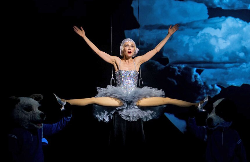 В рамках XVII фестиваля искусств "Черешневый Лес" в Театре наций прошел предпремьерный показ мюзикла "Цирк" в постановке Максима Диденко. <br /><br />https://www.m24.ru/galleries/aviaciya/07052017/6396