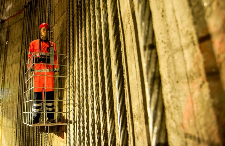 Посетители впервые смогут попасть на 85-й уровень Останкинской телебашни. Там участникам экскурсии покажут, как устойчивость башни поддерживают 145 стальных тросов общей длиной 35 километров.<br /><br />https://www.m24.ru/galleries/sorevnovaniya/08012017/6354?utm_source=CopyBuf