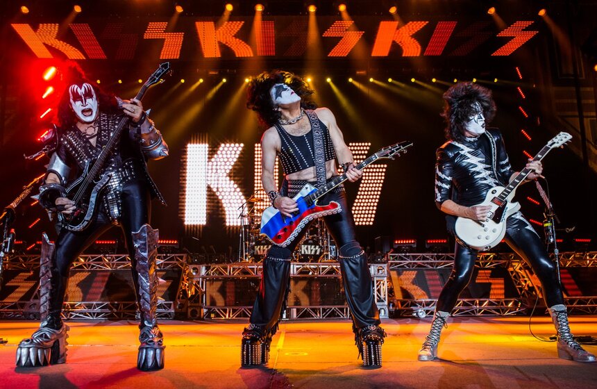Знаменитая рок-группа KISS дала концерт на сцене "Олимпийского". Последний раз американские музыканты приезжала в Россию 10 лет назад.<br /><br />https://www.m24.ru/galleries/sorevnovaniya/08012017/6349?utm_source=CopyBuf