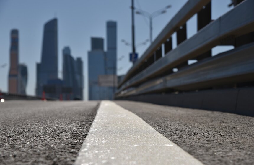 Дорожную разметку начали обновлять в Москве.<br /><br />https://www.m24.ru/galleries/sorevnovaniya/08012017/6362?utm_source=CopyBuf