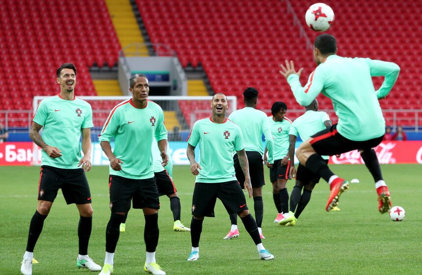 С 17 июня по 2 июля в России проходил футбольный турнир "Кубок конфедераций". Одним из самых важных матчей для сборной России стала игра со сборной Португалии. В том матче на стадионе "Спартак" наша команда уступила португальцам с минимальным счетом 0:1. Мяч забил Криштиану Роналду. В итоге сборная России так и не смогла выйти из группы. Фото: АГН Москва/Никеричев Андрей.