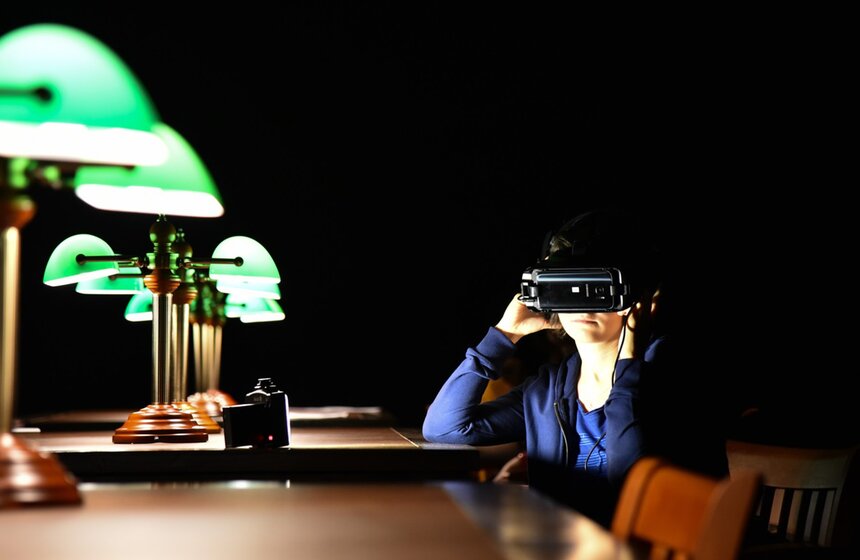 Фестиваль-школа TERRITORIЯ представила спектакль виртуальной реальности Робера Лепажа "Ночь в библиотеке".<br /><br />https://www.m24.ru/galleries/festivali/14082017/6880