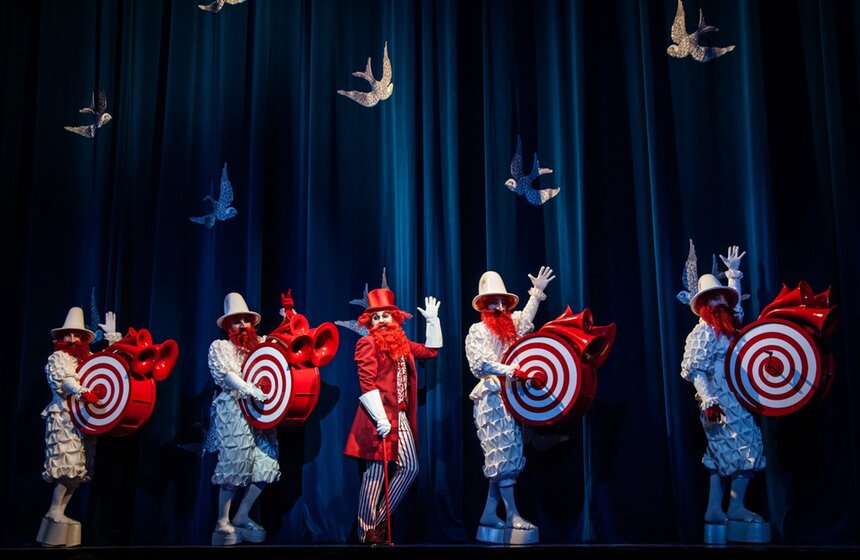 В Театре Наций состоялась премьера спектакля "Синяя синяя птица".<br /><br />https://www.m24.ru/galleries/festivali/14082017/6951