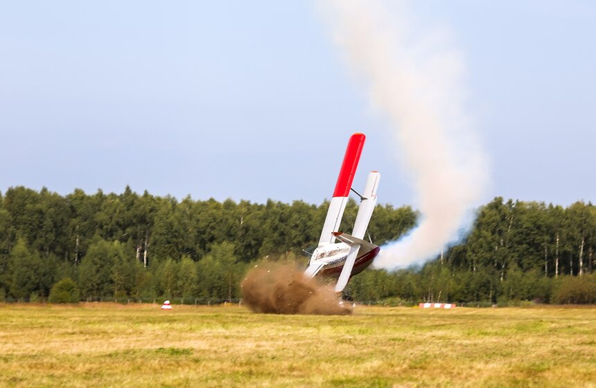 Ан-2 упал во время демонстрационного полета в Балашихе.<br /><br />https://www.m24.ru/galleries/festivali/14082017/6759