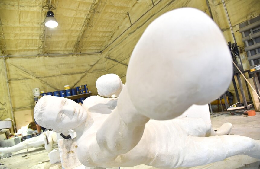 Масштабные арт-объекты готовят ко Дню города.<br /><br />https://www.m24.ru/galleries/festivali/14082017/6708