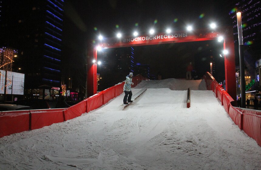 Стометровая спортивная зона связала две фестивальные площадки – улицу Новый Арбат, 19 и Новый Арбат, 21