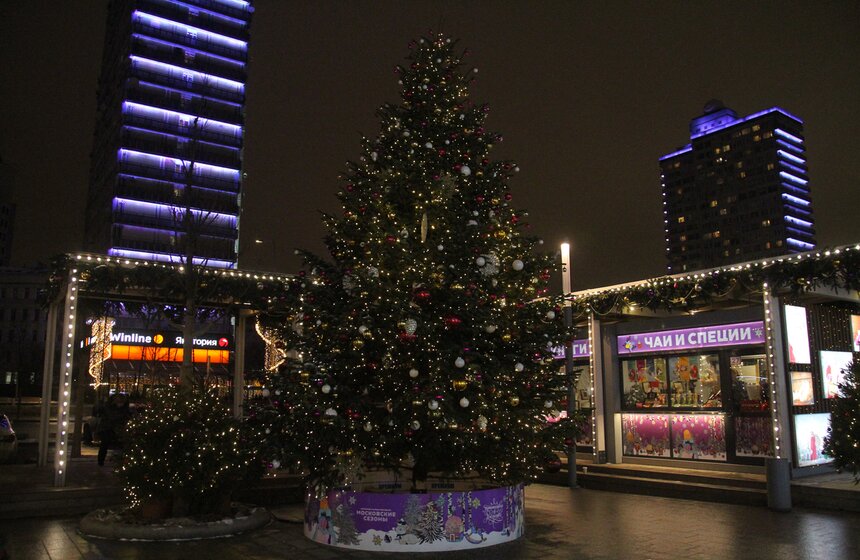 Во время "Путешествия в Рождество" по всему городу открыли 83 площадки