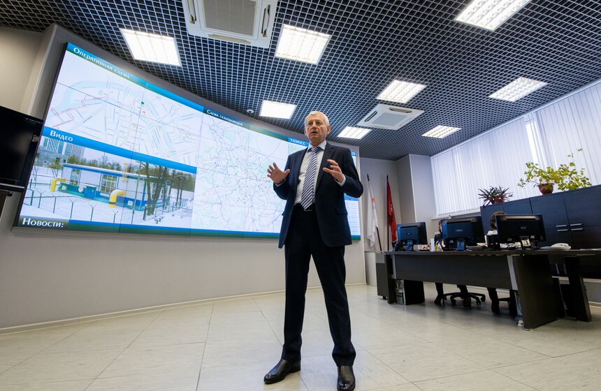 Центральный диспетчерский центр "Мосгаза" служит для координирования работы по всему городе. Отсюда не только контролируется выезд аварийно-спасательных бригад, но может дистанционно перекрываться газопровод на особо важных участках газопроводной сети, за которыми следят в круглосуточном режиме.