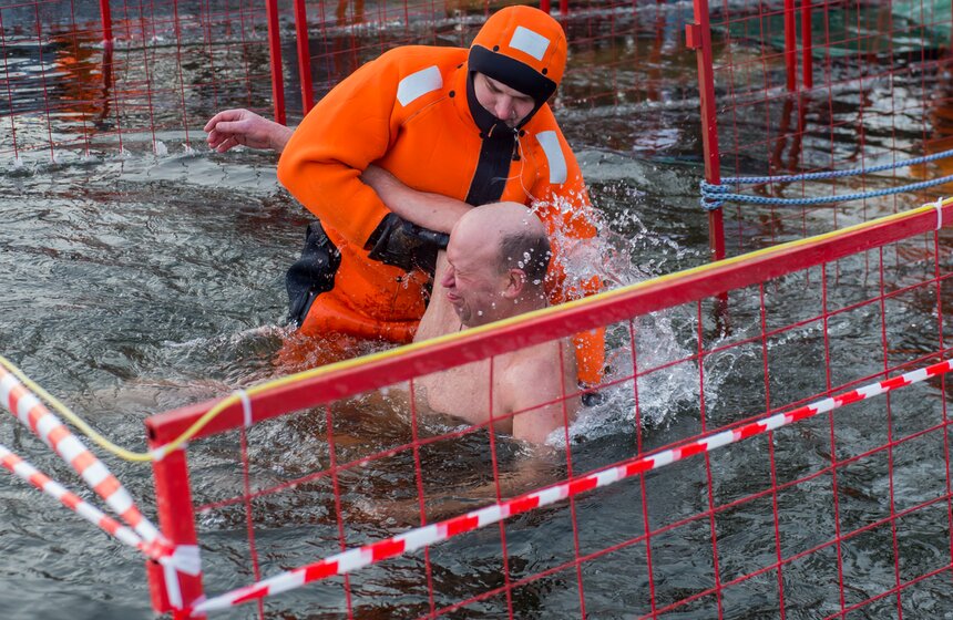 В перечне противопоказаний – простудные и хронические сердечно-сосудистые заболевания, а также некоторые болезни желудочно-кишечного тракта