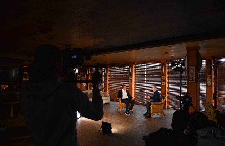 Правда ли, что он учился в одной школе с Людмилой Путиной?