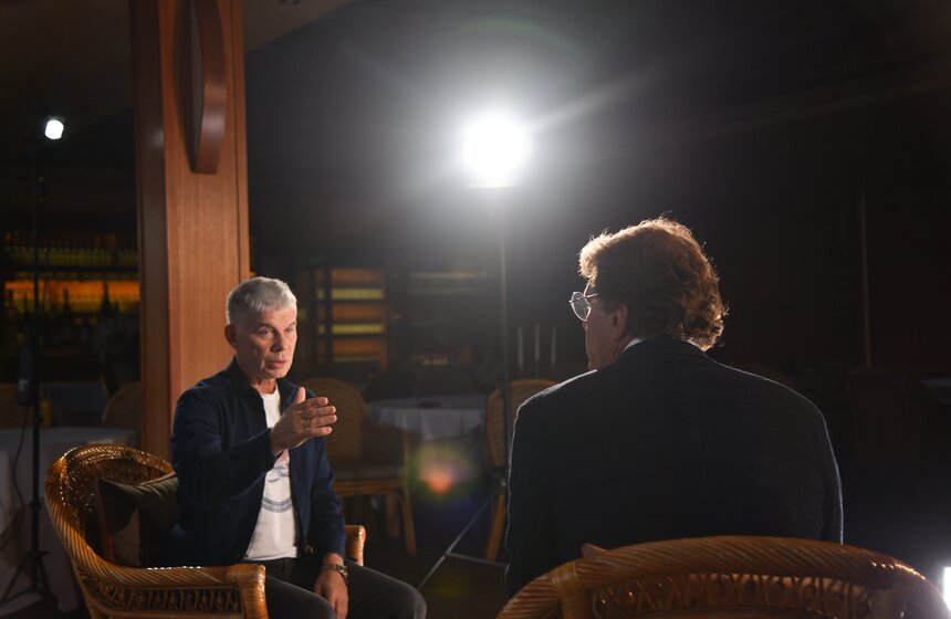 Почему Алла Пугачева не исполняет ни одной песни его авторства?