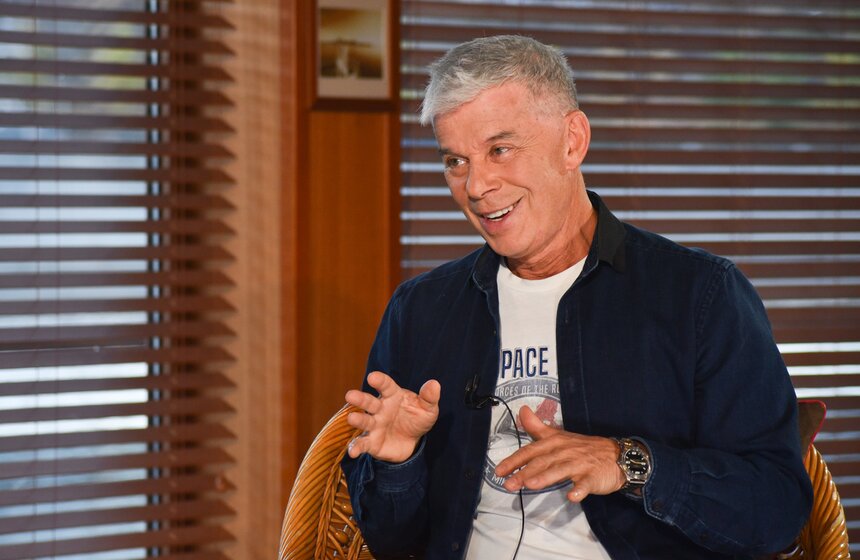 Почему большинство поп исполнителей - патриоты, а большинство рокеров - оппозиционеры?