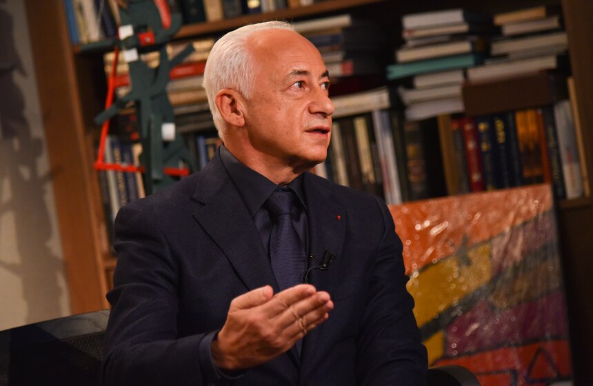 Героем выпуска стал народный артист России Владимир Спиваков