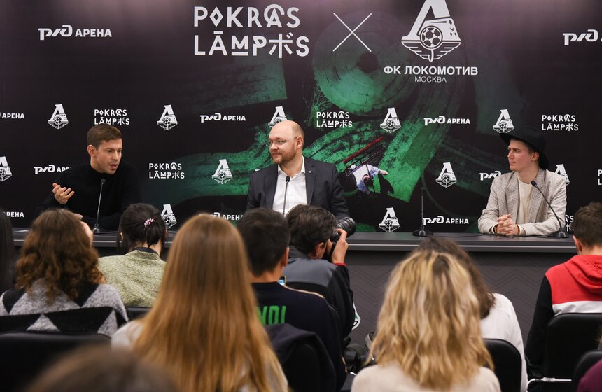 На презентации присутствовали: автор рисунка Покрас Лампас, генди⁠ректор "Локомотива" Илья Геркус и футболист Федор Смолов