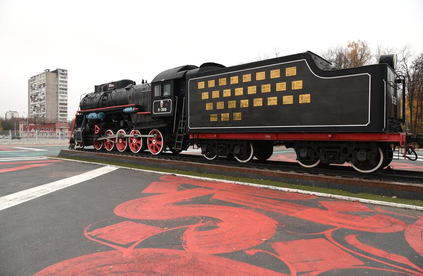 Футбольный клуб "Локомотив" совместно с художником Покрасом Лампасом презентовал каллиграфию возле "РЖД-Арены"