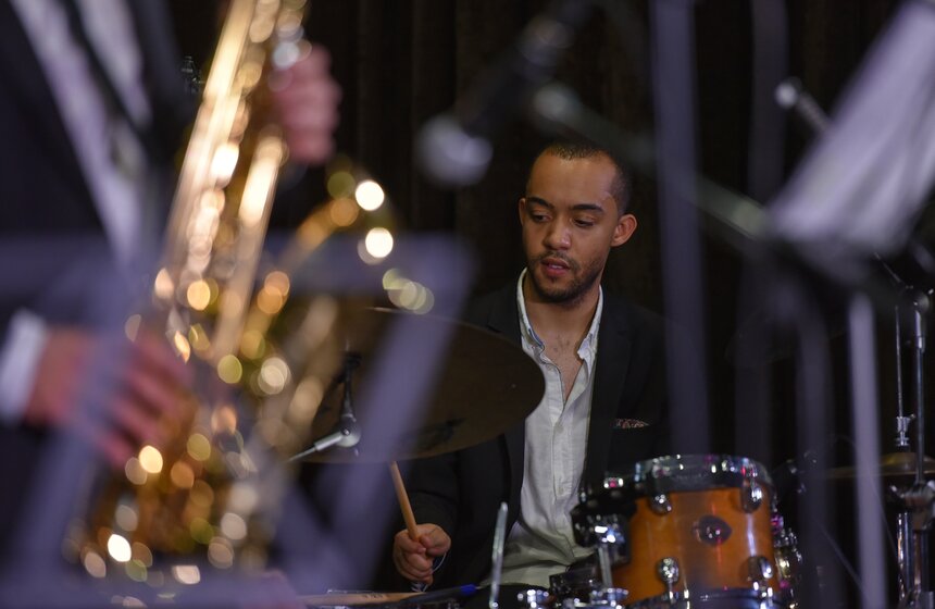 Звездами прошлого фестиваля "Будущее джаза" были музыканты из США, ученики знаменитой Джульярдской школы: пианист и барабанщик Джулиус Родригес и контрабасист Филип Норрис