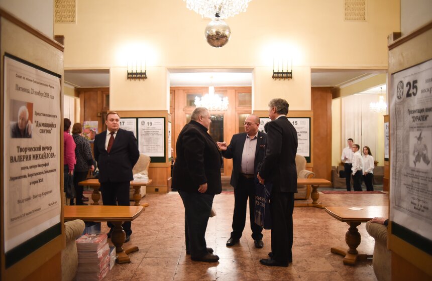 Премию Дружбы народов "Белые журавли России" вручали выдающимся деятелям культуры, литературы и искусства России